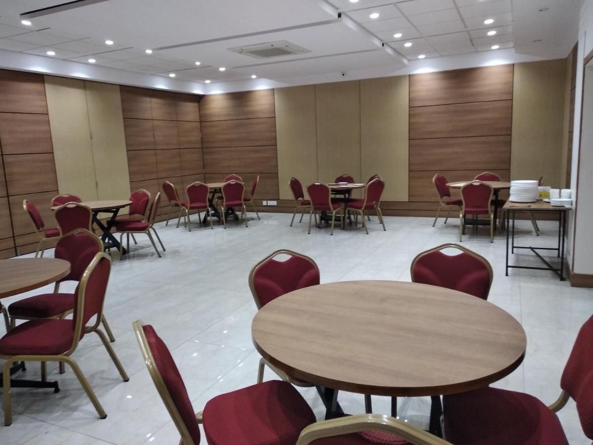 Chryso Hotels Pvt Ltd Ankleshwar Exterior foto