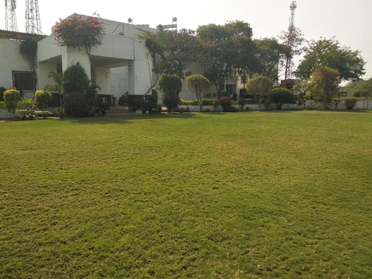 Chryso Hotels Pvt Ltd Ankleshwar Exterior foto