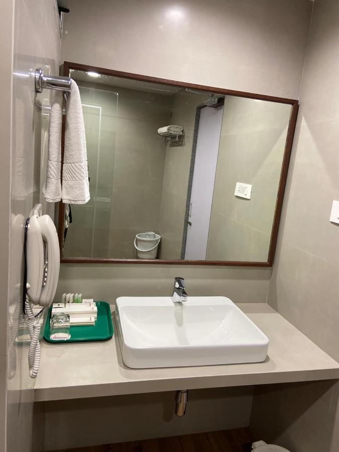 Chryso Hotels Pvt Ltd Ankleshwar Exterior foto