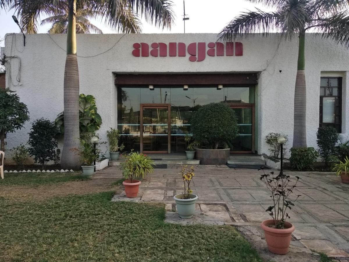 Chryso Hotels Pvt Ltd Ankleshwar Exterior foto