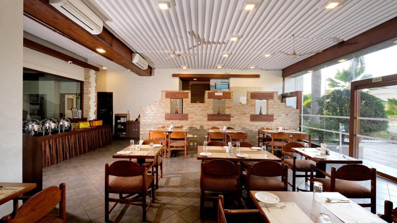 Chryso Hotels Pvt Ltd Ankleshwar Exterior foto