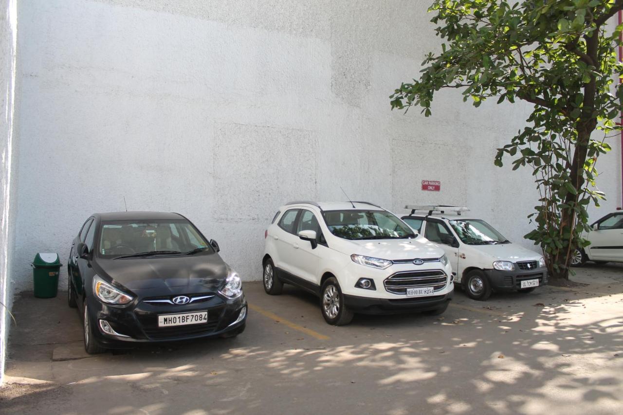 Chryso Hotels Pvt Ltd Ankleshwar Exterior foto