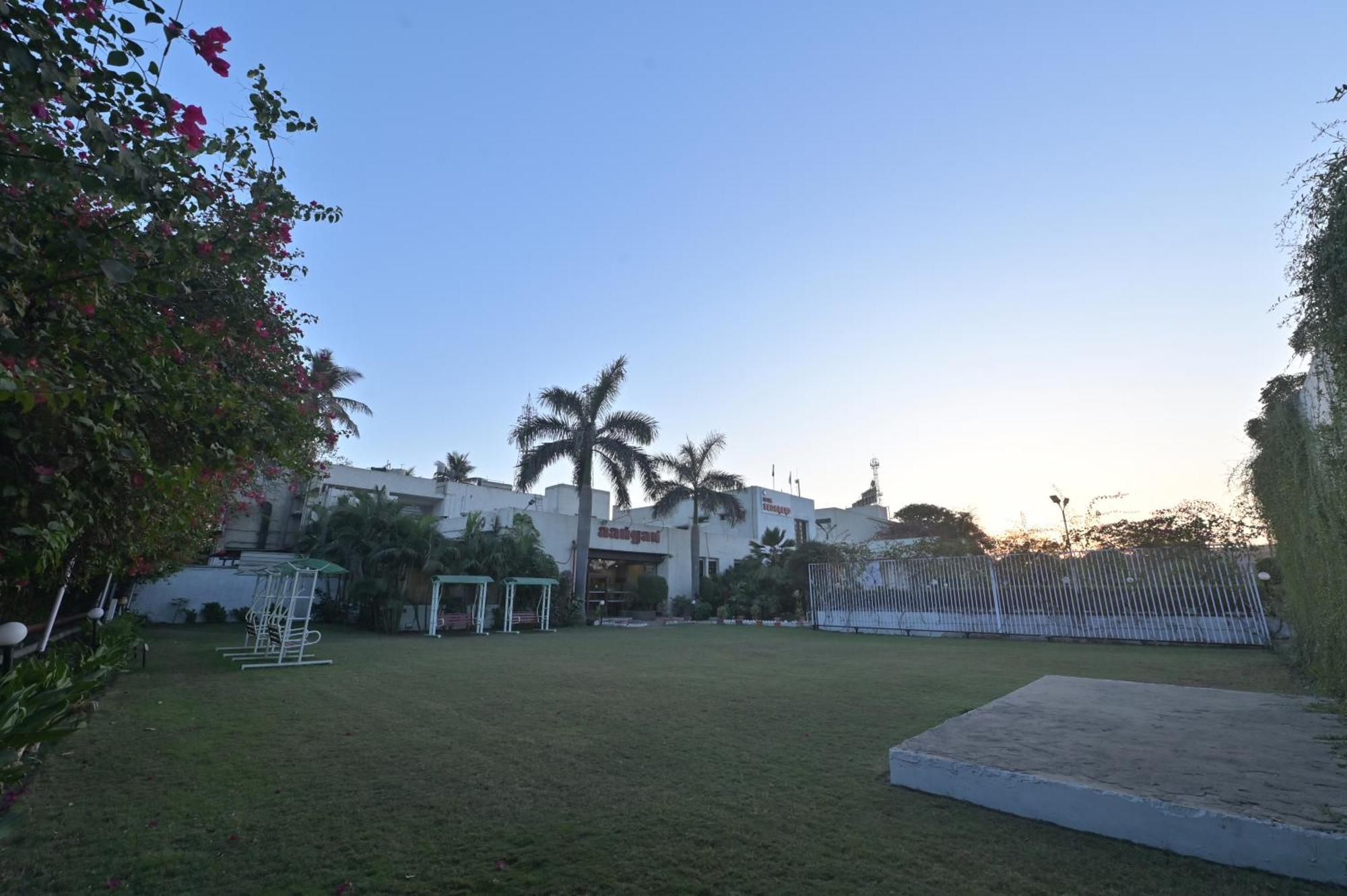 Chryso Hotels Pvt Ltd Ankleshwar Exterior foto