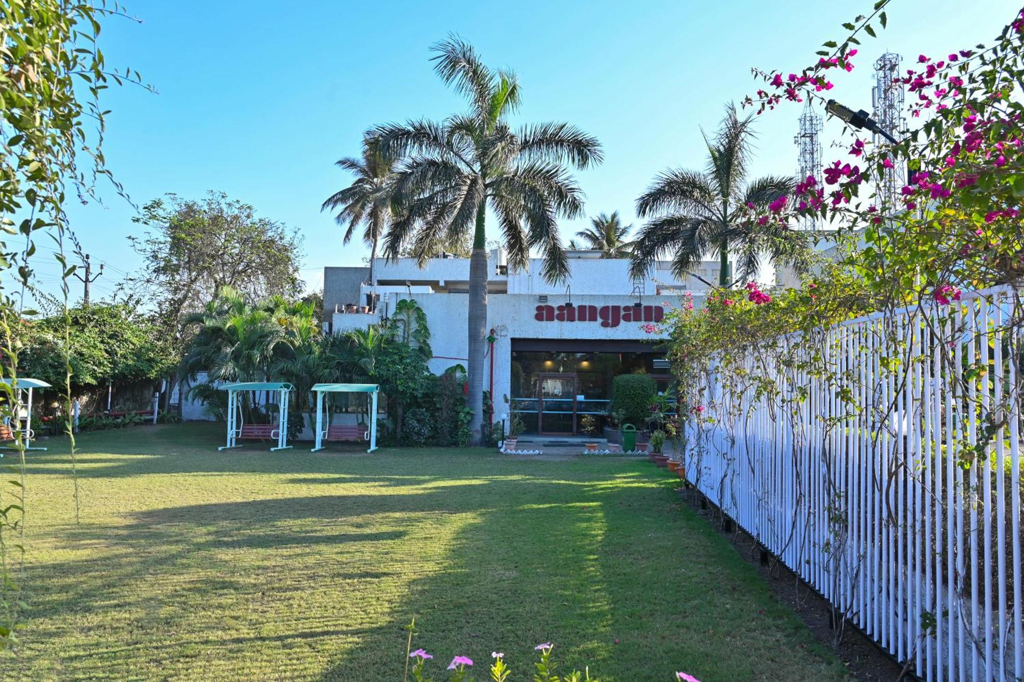 Chryso Hotels Pvt Ltd Ankleshwar Exterior foto