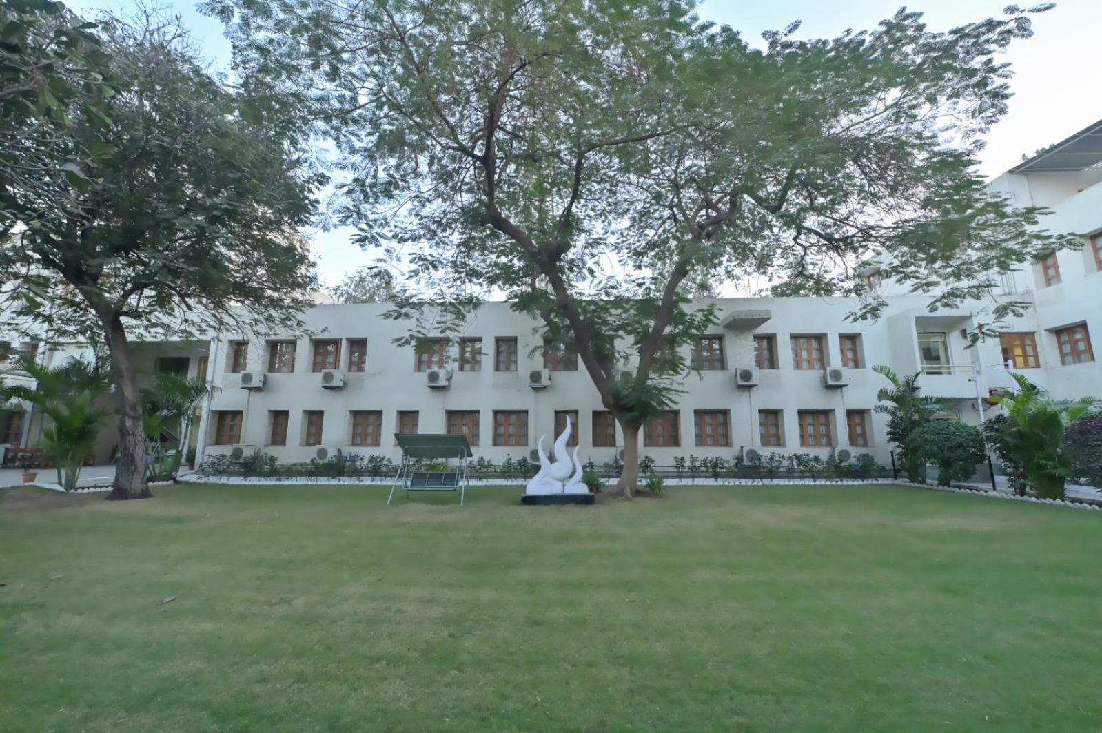 Chryso Hotels Pvt Ltd Ankleshwar Exterior foto