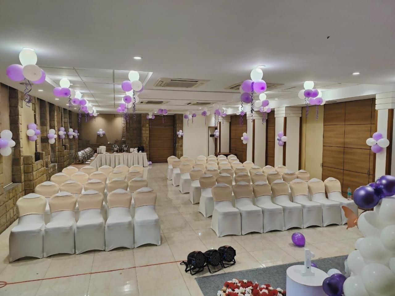 Chryso Hotels Pvt Ltd Ankleshwar Exterior foto