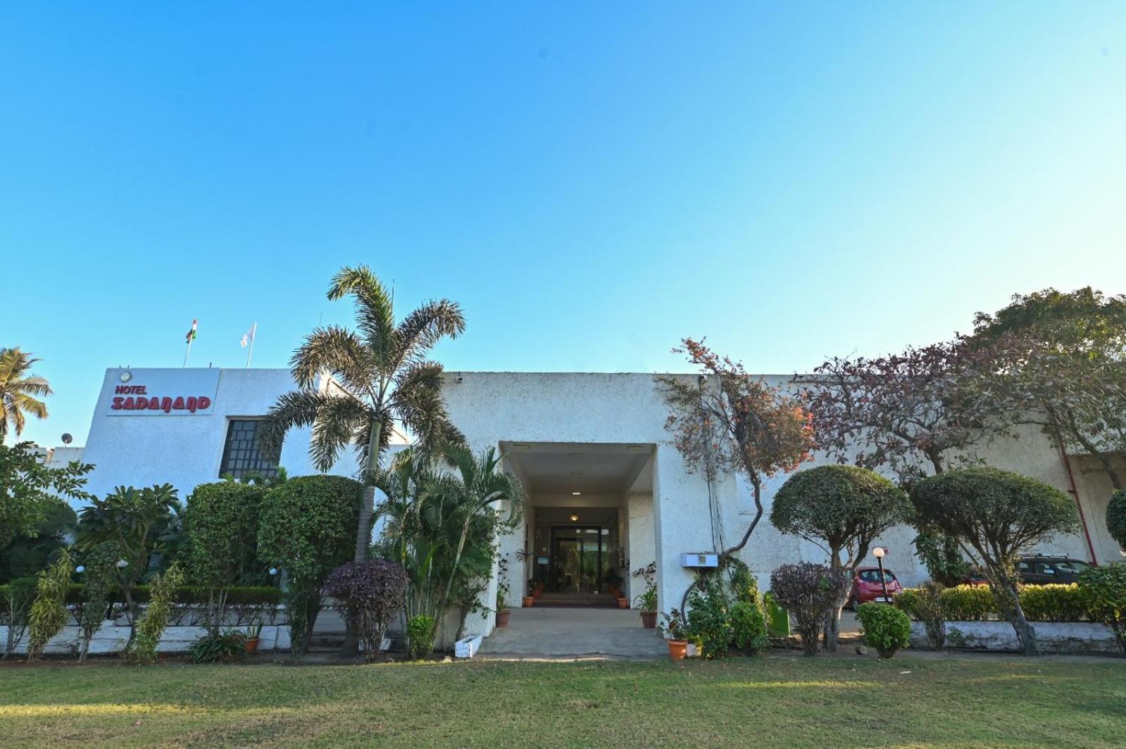 Chryso Hotels Pvt Ltd Ankleshwar Exterior foto