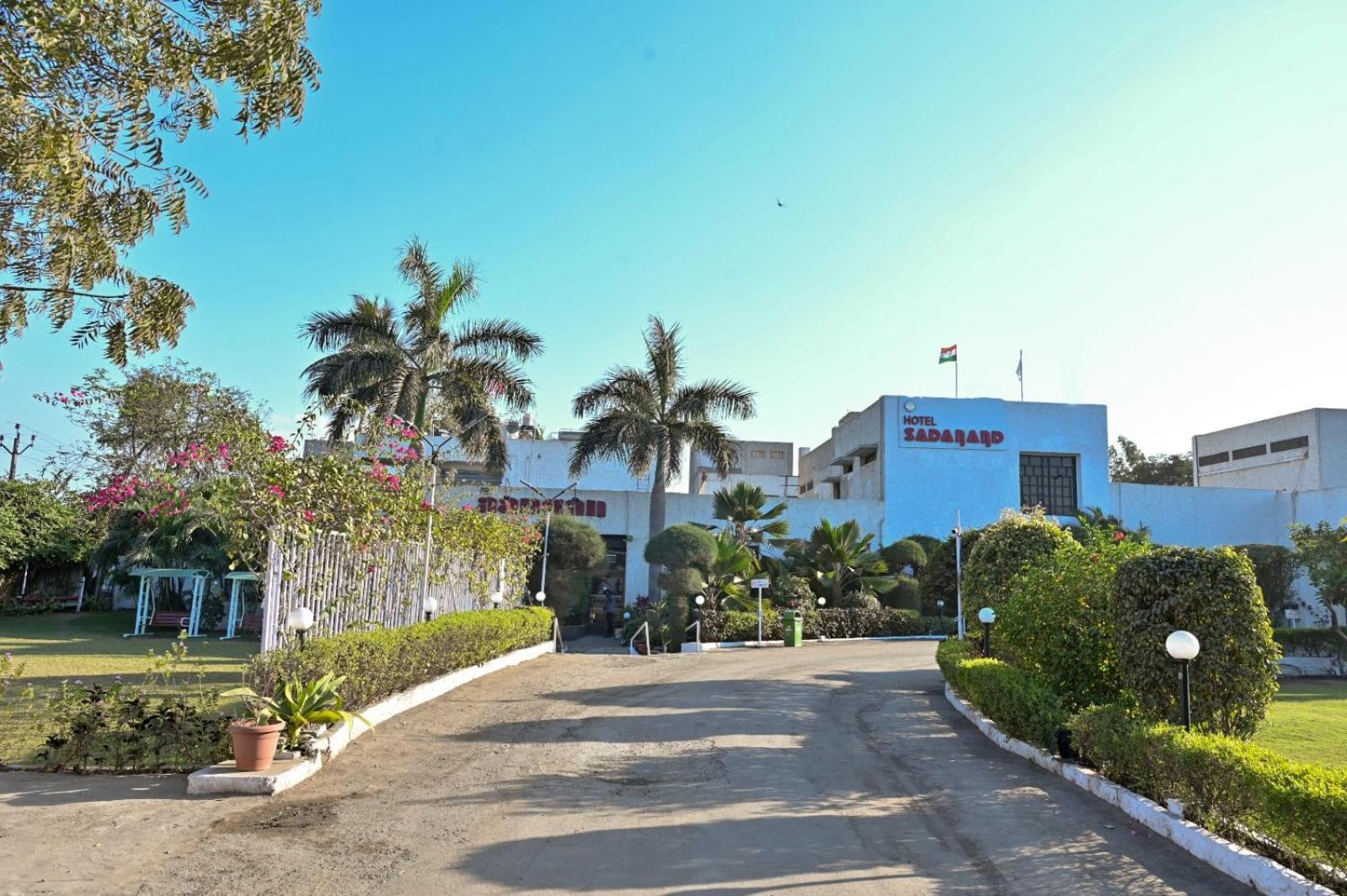 Chryso Hotels Pvt Ltd Ankleshwar Exterior foto
